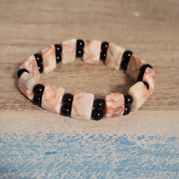 Agate with black Onyx stones Elegant stretch Bracelet - Picture 1 of 4